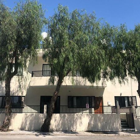 Athinas Court Paphos Exterior foto