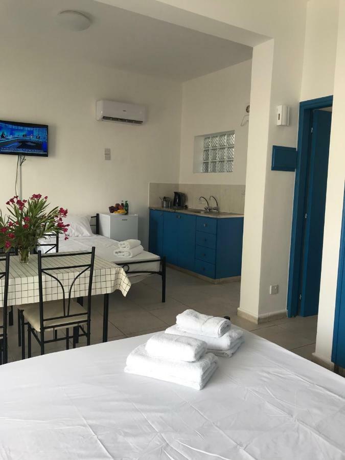 Athinas Court Paphos Exterior foto