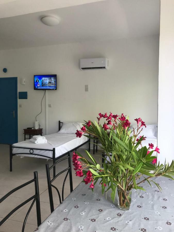 Athinas Court Paphos Exterior foto
