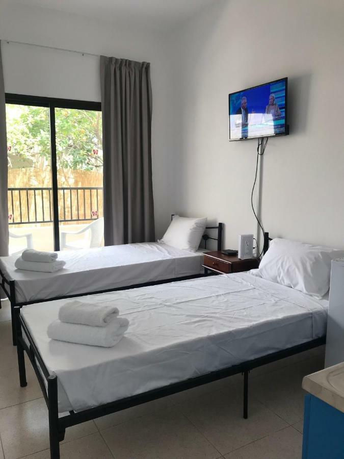 Athinas Court Paphos Exterior foto