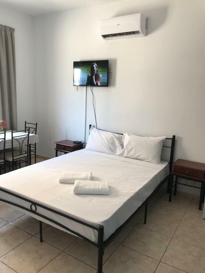 Athinas Court Paphos Exterior foto