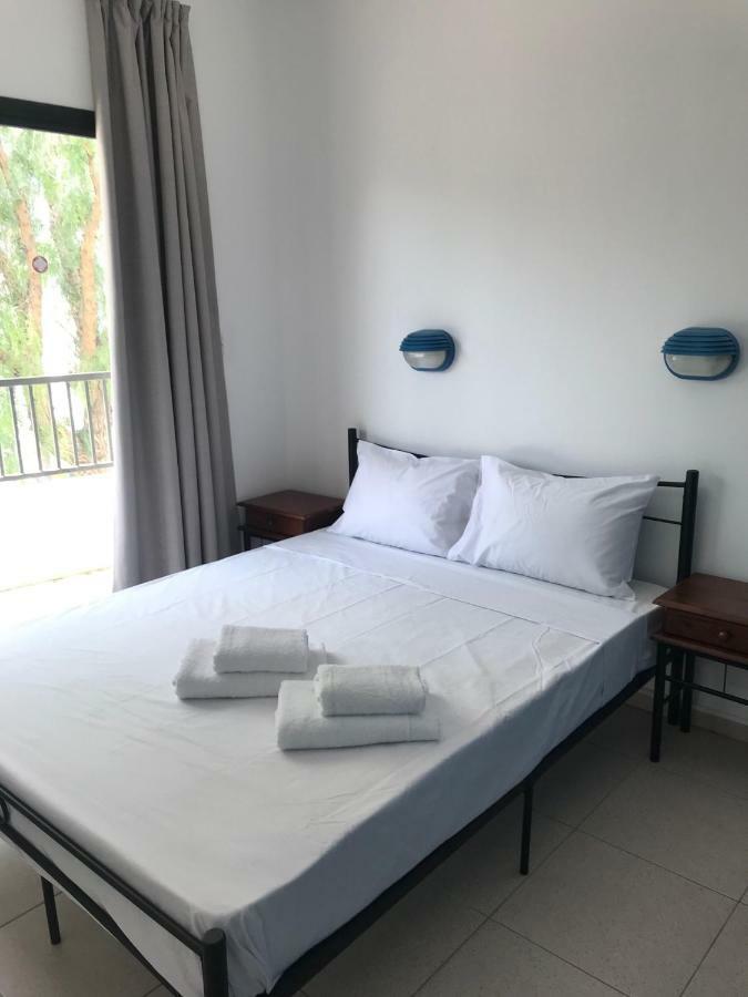 Athinas Court Paphos Exterior foto