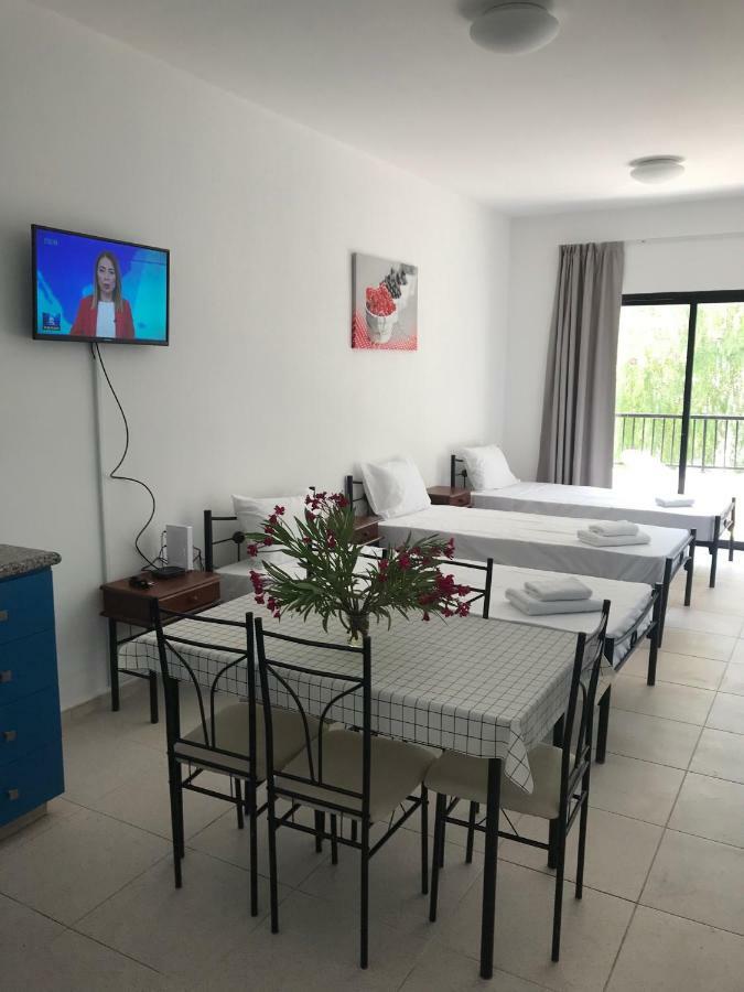 Athinas Court Paphos Exterior foto