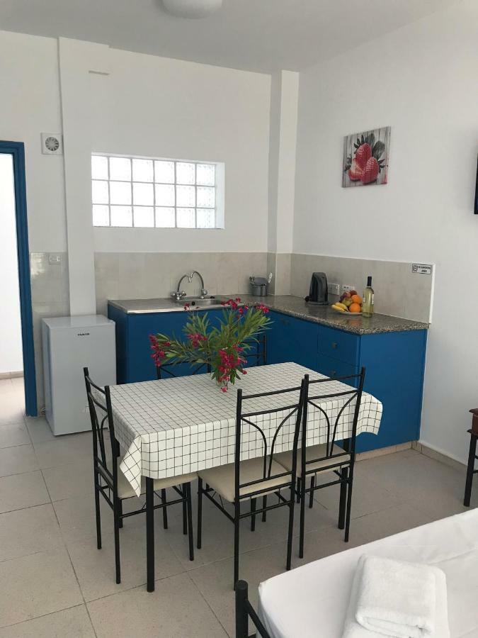 Athinas Court Paphos Exterior foto