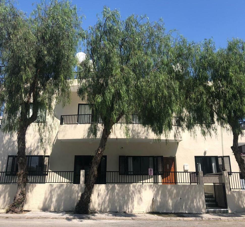 Athinas Court Paphos Exterior foto
